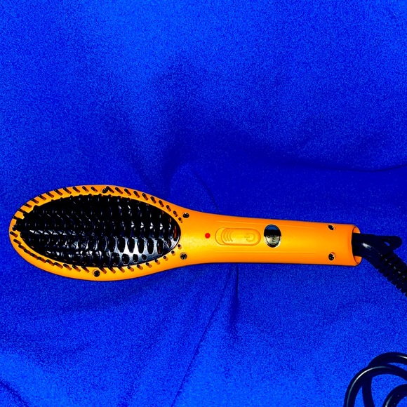 New! SOLEIL Mini Heat Brush in Apricot - Picture 3 of 5